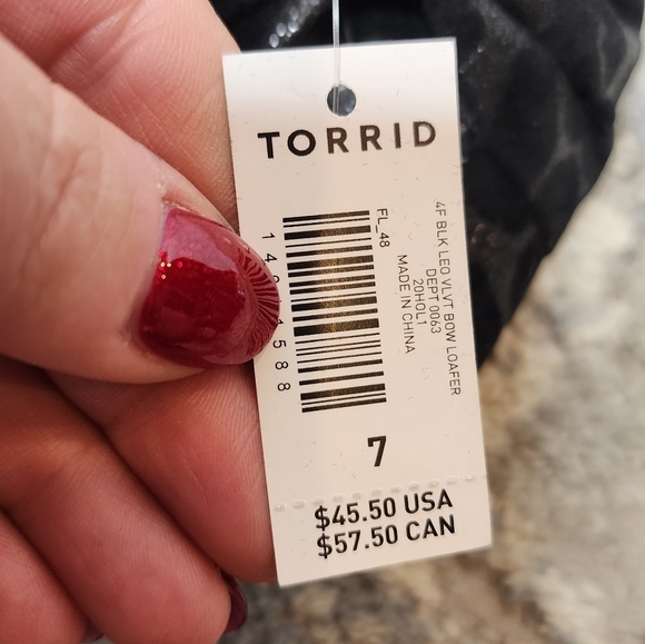 NWT Torrid 7W Shimmer Velvet Bow Pointed Toe Loafer Black Grey Leopard 7 Wide - Picture 10 of 13